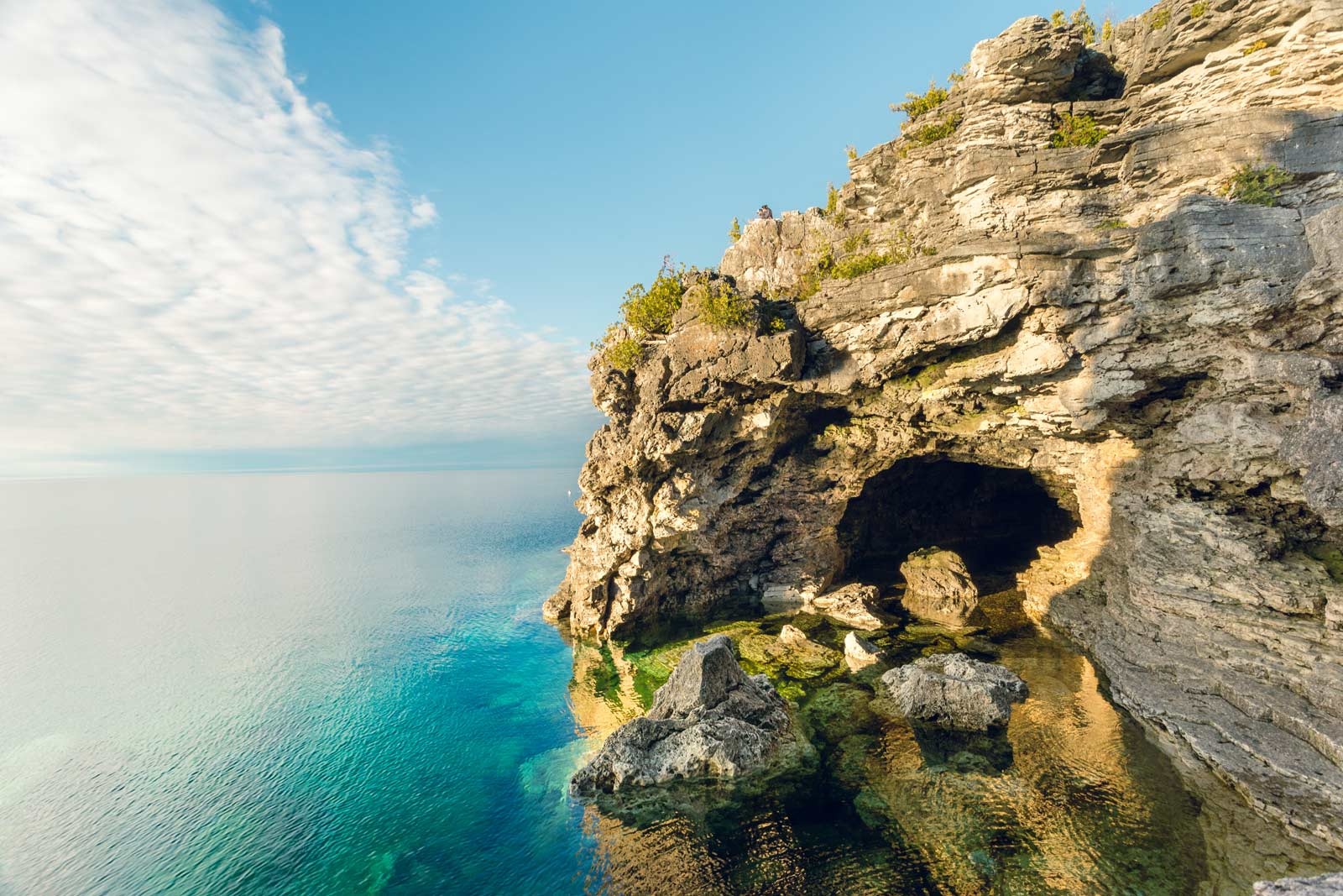 Turquoise waters and cliffs at the Grotto in Bruce Peninsula